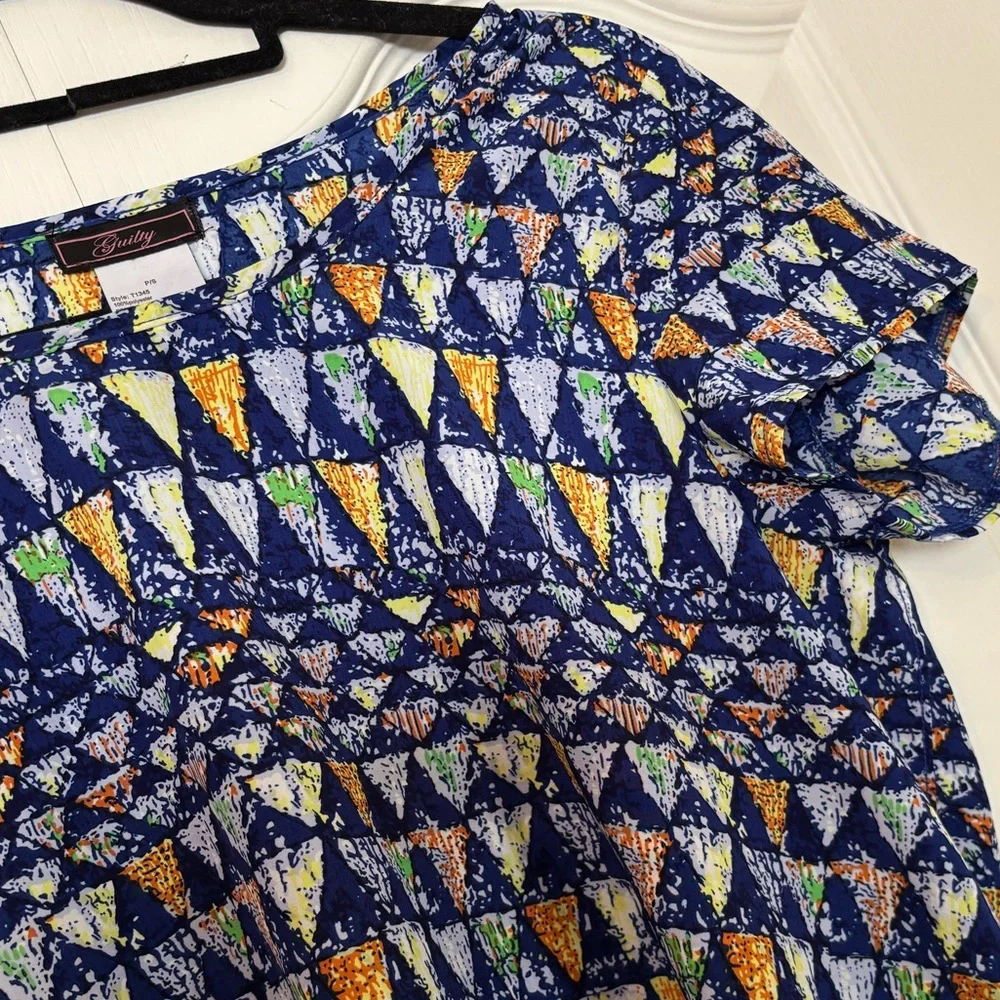 Guilty Geometric Patterned Top - Picture 4 of 5